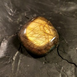 Labradorite - galet pièce unique 7 - chakra bordeaux